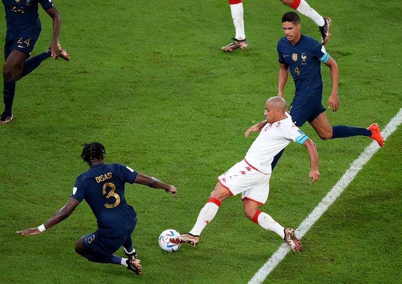 lol-包含冲刺阶段拜仁慕尼黑遗憾出局：欧超杯节点到来，引发热议，赛程密集仍需轮换的词条